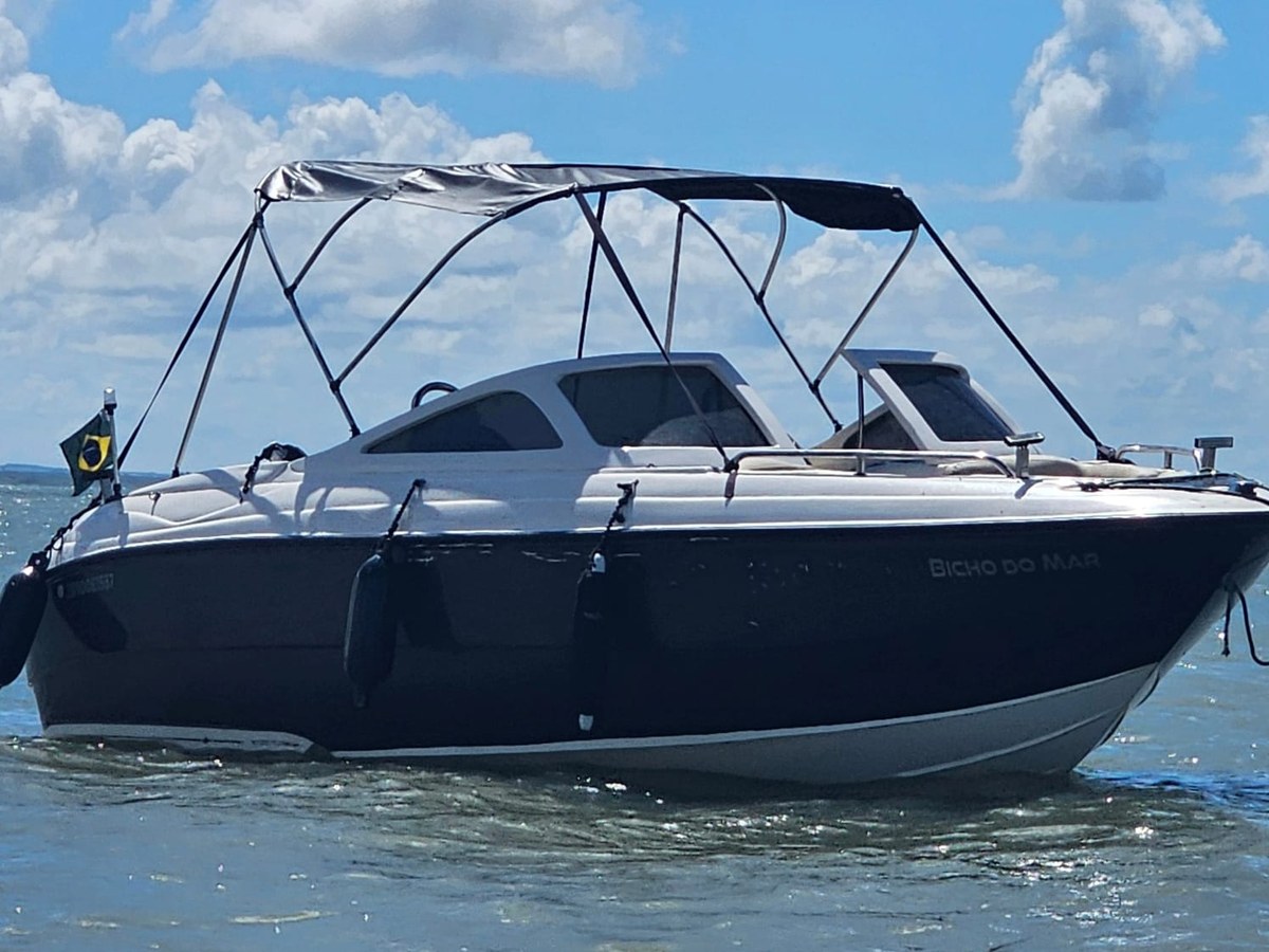 Lancha Phoenix 23,5 para passeio em João Pessoa